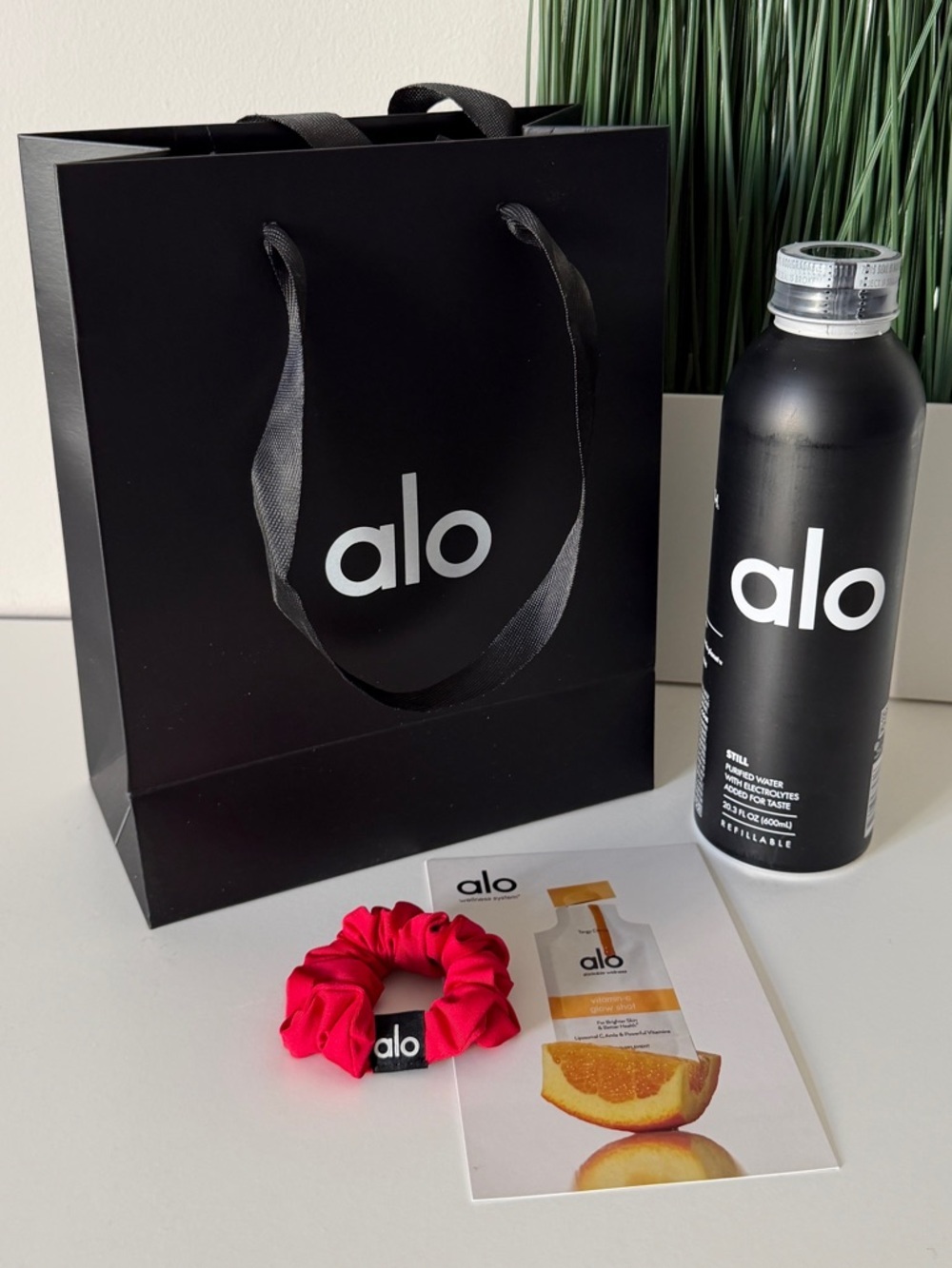 NEW Alo Yoga Bottle Scrunchie Gift Bag + 20% Off Coupon Set - Picture 4 of 4